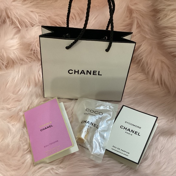 Chanel bundle with fashion hat, double sided mirror, shopping bag & 3 parfumes - Picture 9 of 10